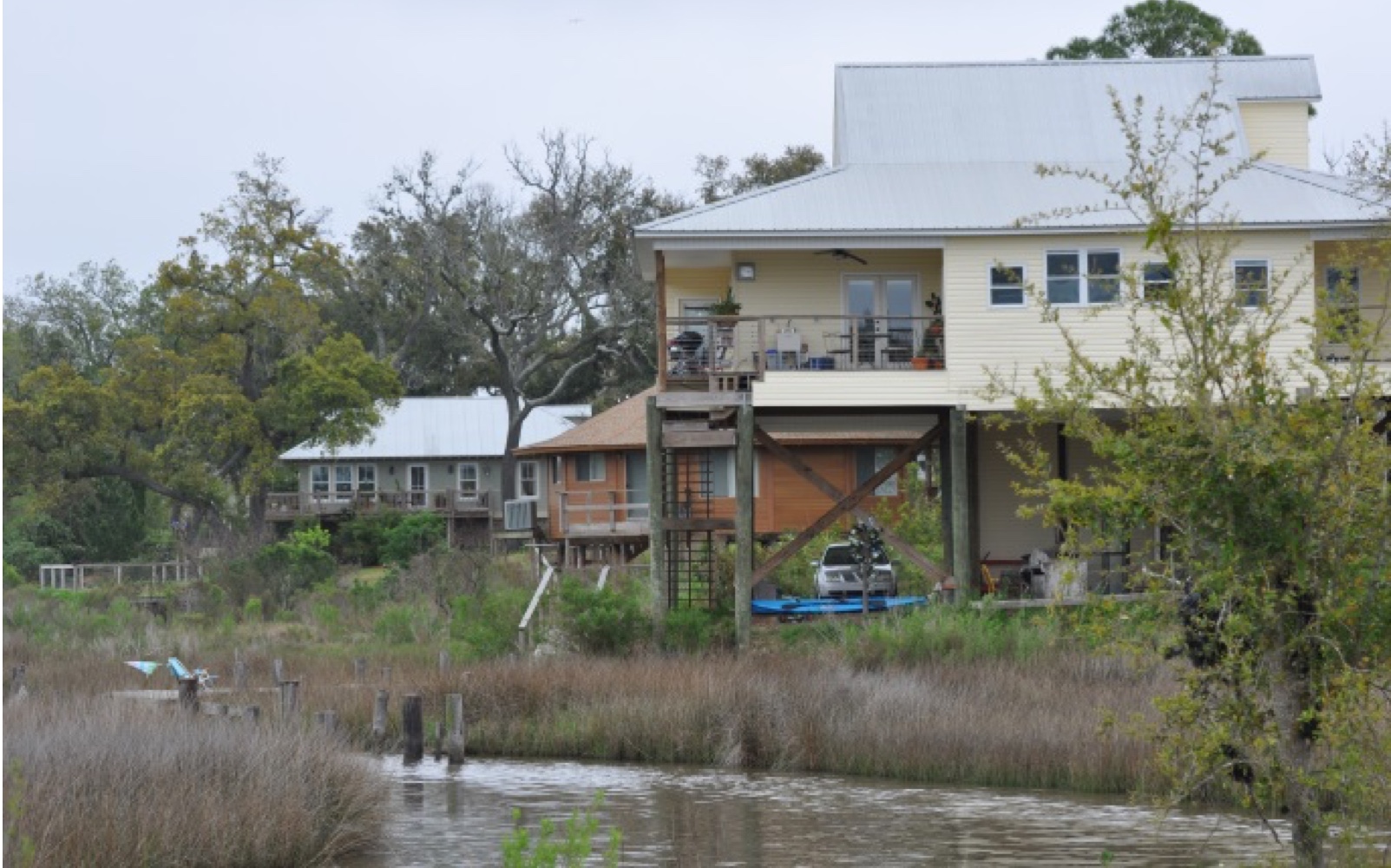 House on the Gulf with increased height to avoid flooding