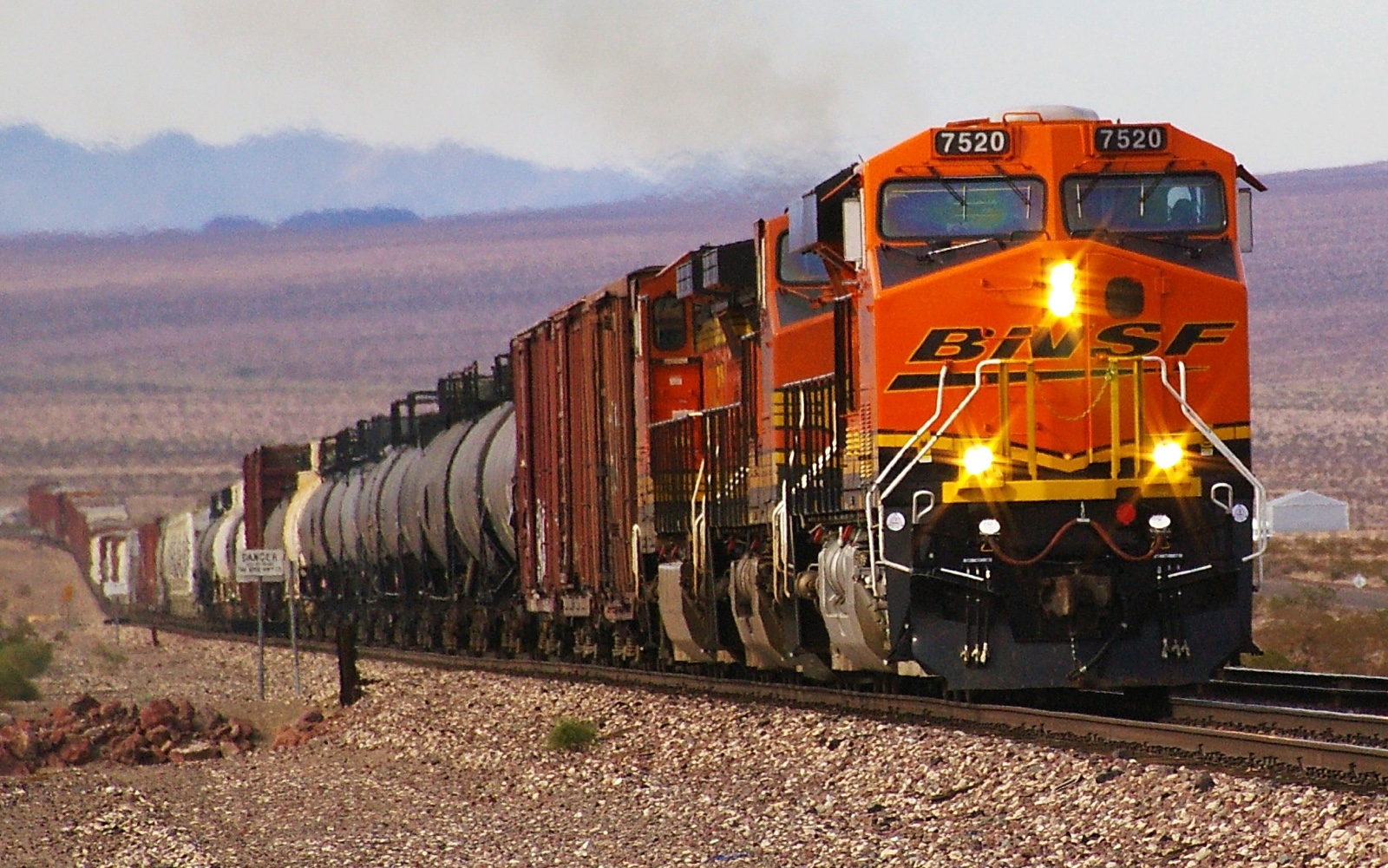 Photo of a BNSF train taken by Flickr user Ron Reiring