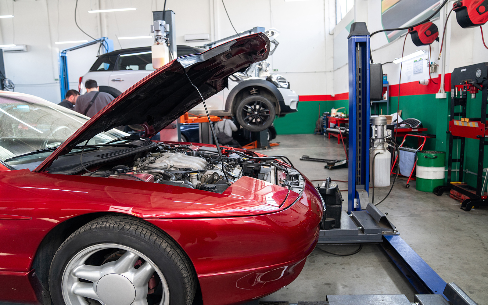 Photo of cars in a mechanical shop