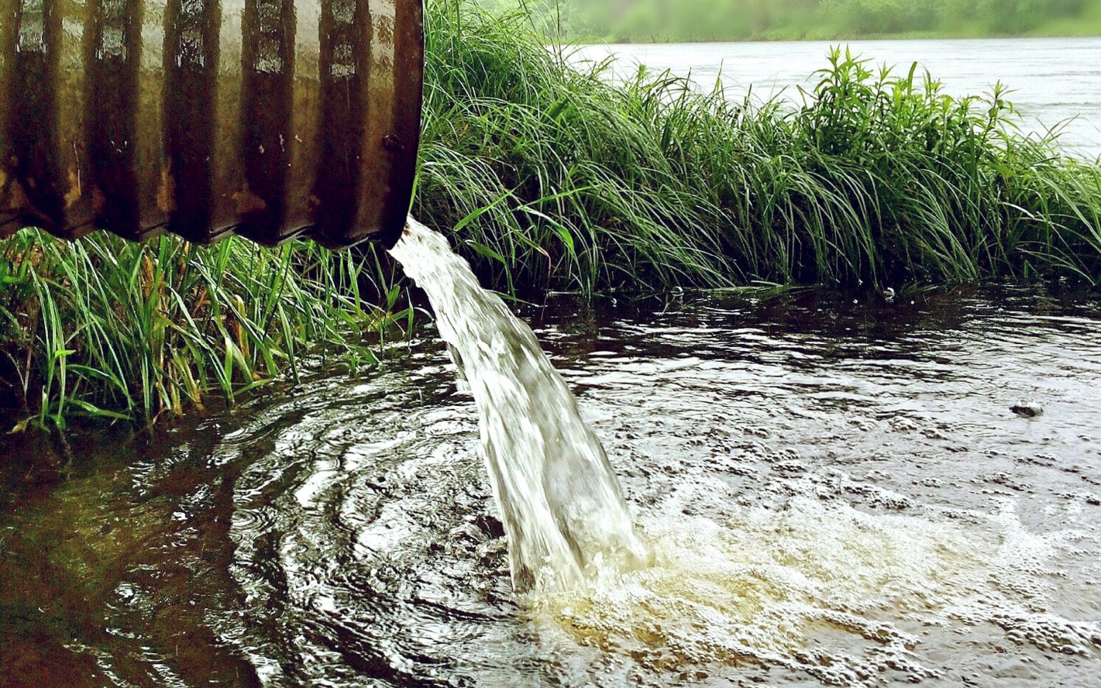 Water ecology. Каховская ГЭС плотина. Сточные воды. Загрязнение воды. Загрязнение водоемов.
